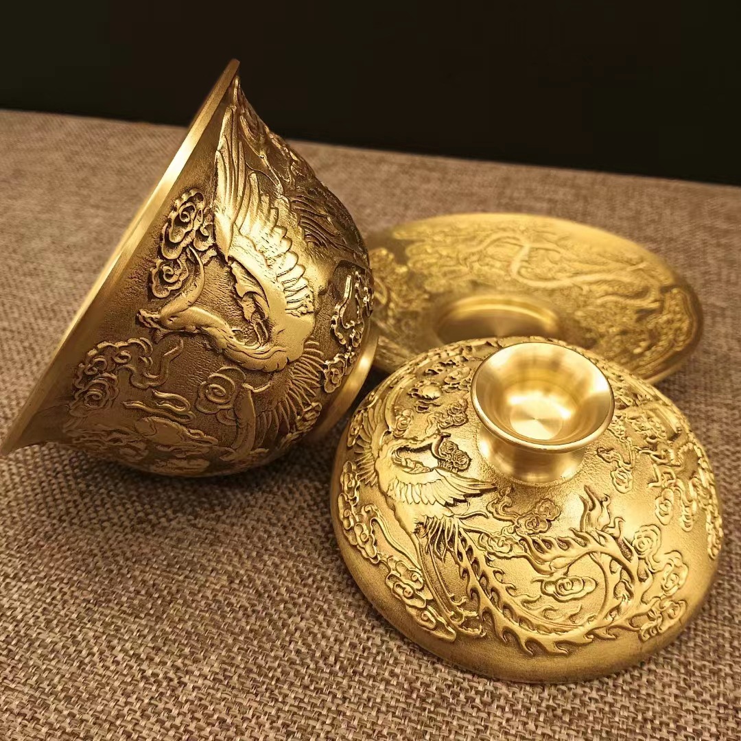 Vintage Brass Embossed Dragon  - Vintage Collectible Furniture recension och pris