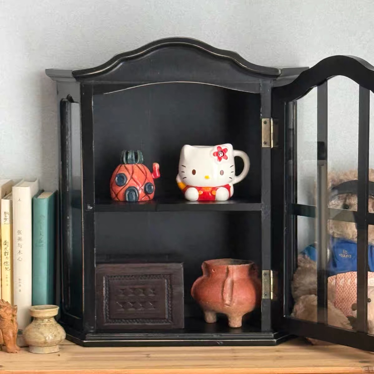 Vintage Distressed Wood Wall C - Vintage Collectible Furniture recension och pris